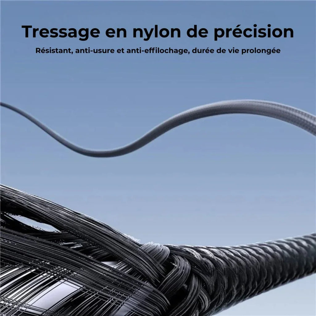 Gros plan sur tressage en nylon noir, résistant et anti-usure, fond bleu épuré.